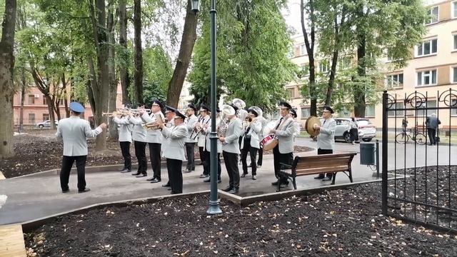 живой оркестр в сквере Надежда. Новгородское лето ГИМН ПОБЕДЕ: "МЫ ВЕРИЛи, мы знали- ПОБЕДИМ смотреть онлайн