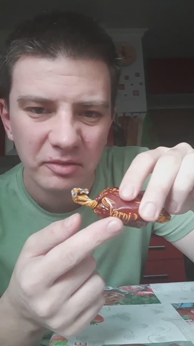 Конфета: "Брауни" с миндалём (Vardi) смотреть онлайн