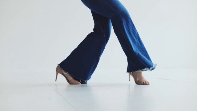 6778855-uhd_4096_2160_24fps