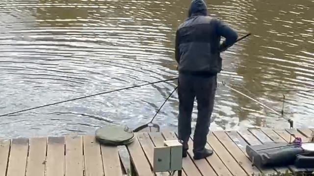 Основной водоем.Форель на червя смотреть онлайн