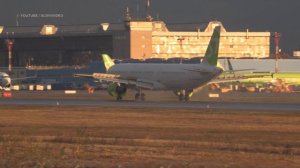 Мощный взлет большого Боинга, звук турбин впечатляет.