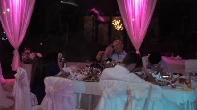 ВЕДУЩИЙ ЖЖЕТ НА СВАДЬБЕ :-D