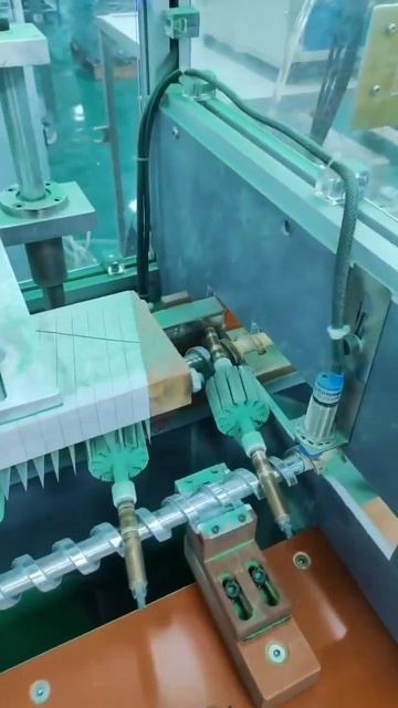 Нанесение изоляции #machine #automaticline #assemblyline #factory #ingenieria #man смотреть онлайн