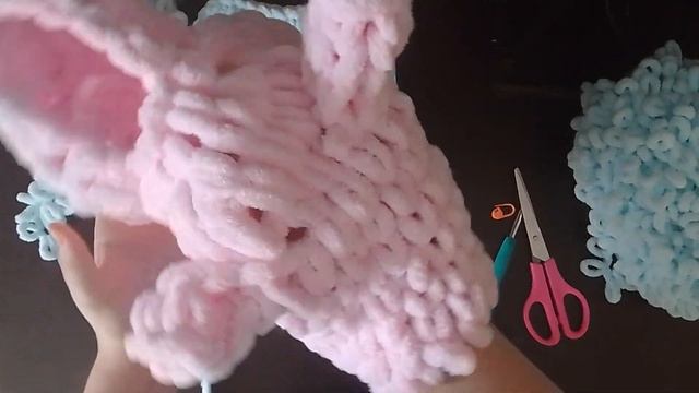 Вяжем кафтанчик для питомца из Ализе Пуффи Файн. Часть 2. смотреть онлайн