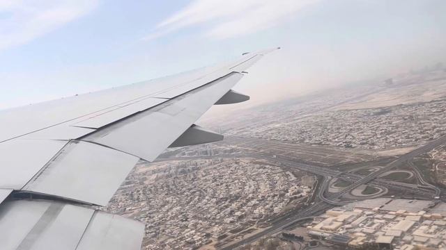 Взлет на Boeing 777 из Дубая смотреть онлайн