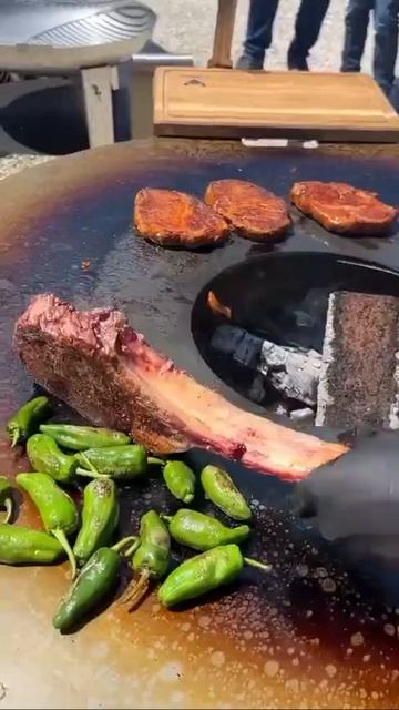 Отличная степень прожарки! 🥩#ребра #мясо #стейк #гриль смотреть онлайн
