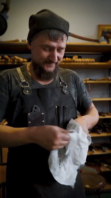 Максим наточил все топоры и ждет тебя на выставке смотреть онлайн