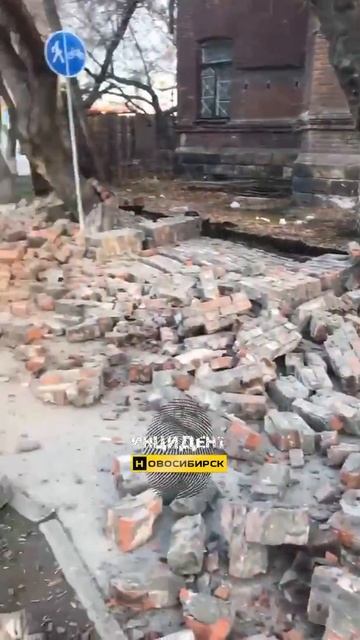 Новосибирск. Упал забор. смотреть онлайн