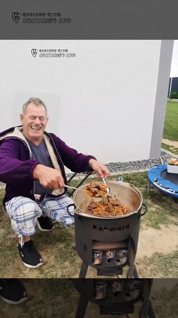 Шашлык, плов из говядины.