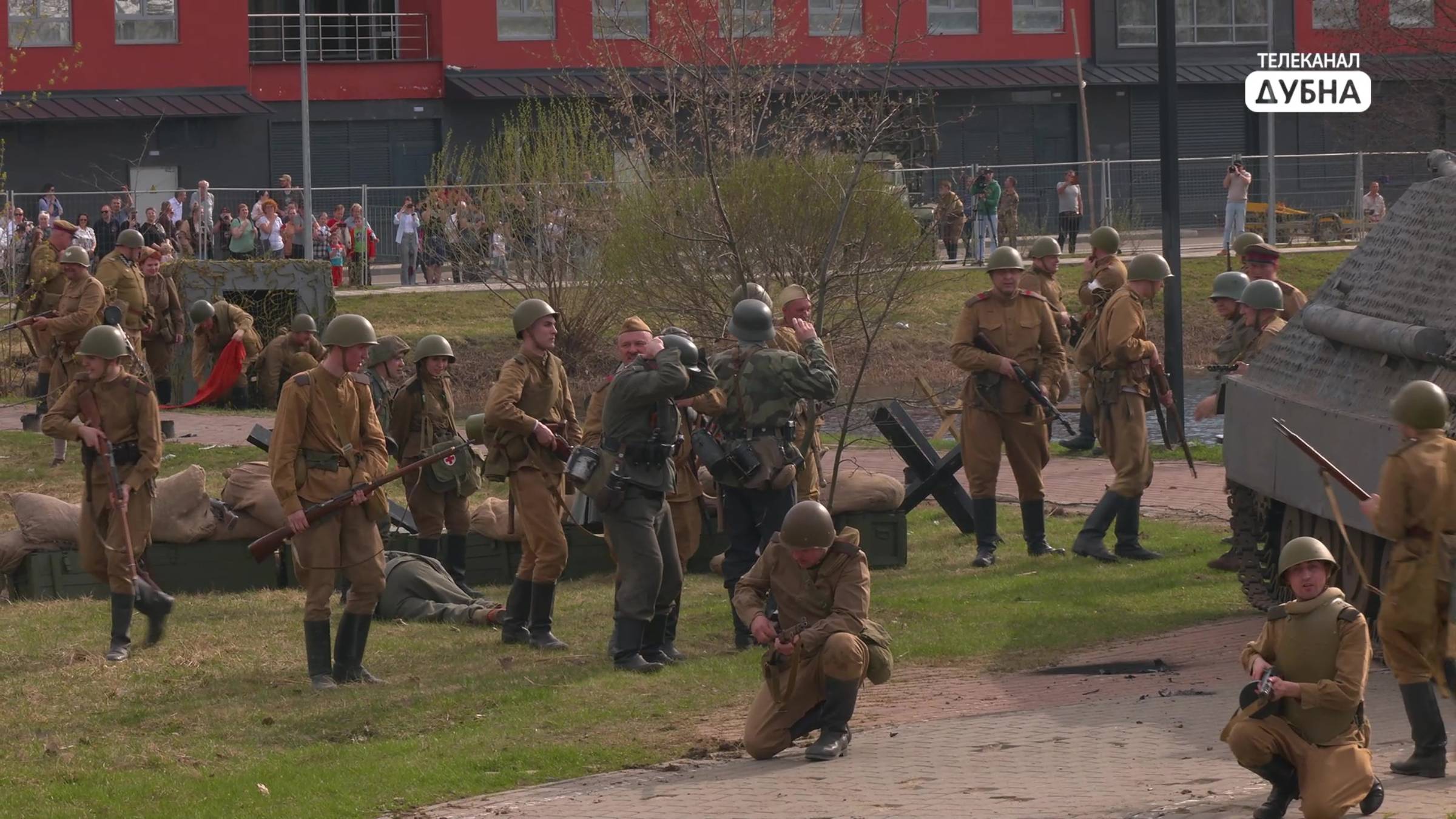 В этом году в Дубне впервые показали военно-историческую реконструкцию смотреть онлайн