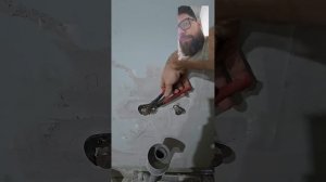 Как правильно работать газовым ключом или переставны?