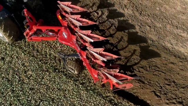 Плуг KUHN VARI MASTER L ON LAND смотреть онлайн