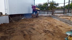 Трамбовка грунта Шлеп - ногой под бетонную плиту.