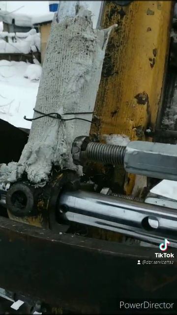 Восстановление отверстий гидроцилиндра и рукояти Komats смотреть онлайн