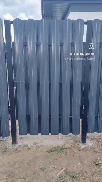 Забор из вертикально Евроштакетника цвет серый гляне? смотреть онлайн