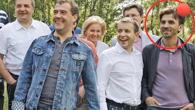 Любимого Медvедевскоо золотого мальчика поймали на хи смотреть онлайн