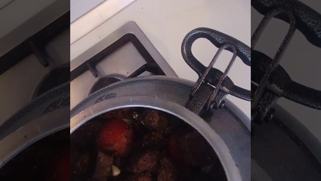 Обжаренная говядина с кориандром с овощами в Афганском казане 2 смотреть онлайн