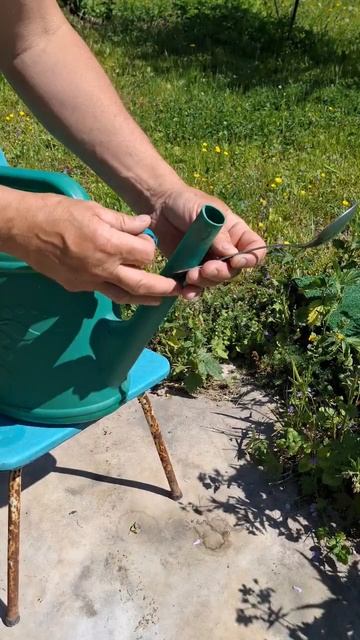 Самоделка приспособление для лейки своими руками #diy #t смотреть онлайн