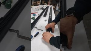 Идеальная сборка встраиваемого карниза Slott Motion со сме?