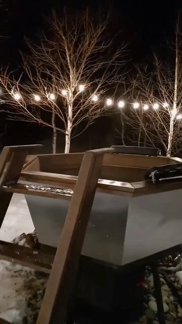 Чан с горячей водой для купаний во время бани. Её ещё н смотреть онлайн