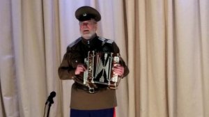 Песня «Постой, паровоз» под гармонь, но не из фильма. Казачья песня начала 20-го века.