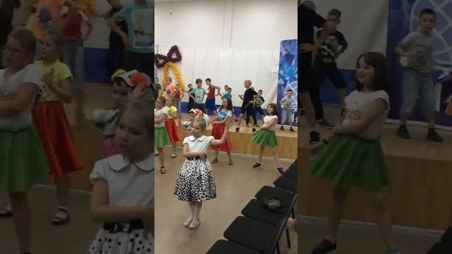 Закрытие лагерной смены в шк.112. Танцевальный флешмоб. Рук. Кулебякина О.В. смотреть онлайн