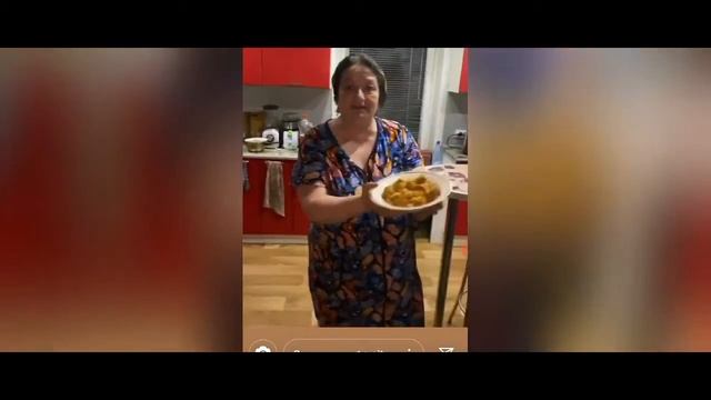 Сумасшедшая бабка поёт в инстаграме!!!