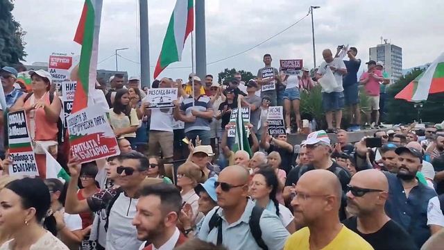 Да защитим Исторически парк ...протест пред Народното събрание /бивш Партиен дом/ в гр. София