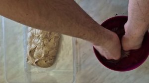 Обминка (укрепление теста), растяжка и складывание наружу.