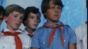 Крылатые качели  песня из кф "Приключение Электроника"