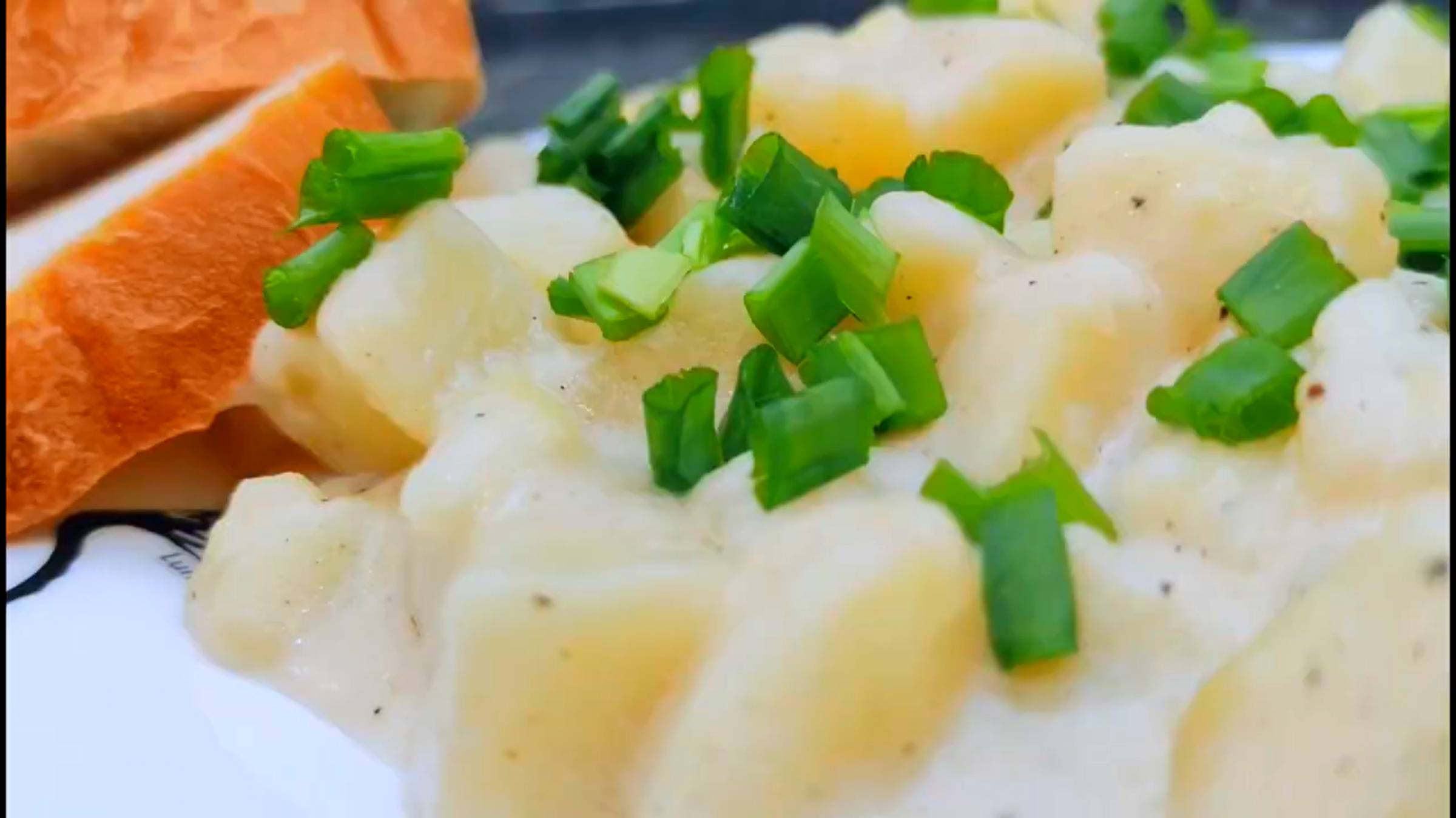 Картошка в соусе Бешамель. Рецепт ужина. Так картошку вы еще не готовили. смотреть онлайн