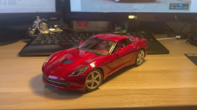 Обзор модели Chevrolet Corvette Stingrey в масштабе 1/18 от Maisto смотреть онлайн