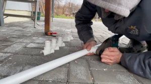 Поручень для лестницы своими руками из труб ПВХ за час