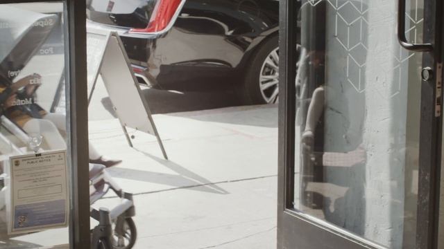Коляска UPPAbaby Cruz V2 на прогулке смотреть онлайн