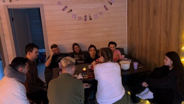 Влог: Новый год 2025, уехали с друзьями за город на три дн смотреть онлайн