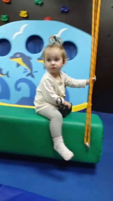 Миле год и 6.Любимые увлечения.Музыка и качели смотреть онлайн