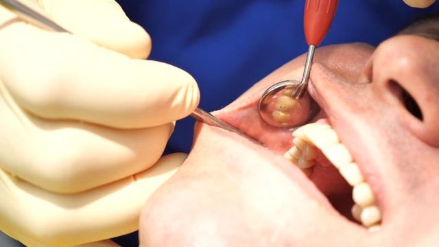 Сергей Бритаев – лечащий врач, стоматолог. Клиника 