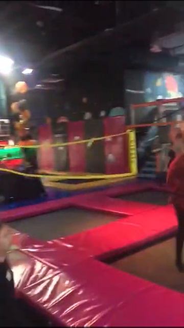 Горки парк. Батутный центр. Прыгаем от души 👍😁