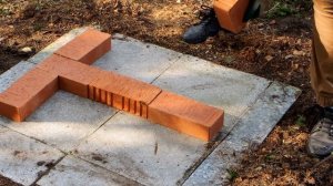 Вертикальный мангал из кирпича своими руками