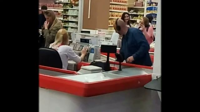 ПРИКОЛ В МАГАЗИНЕ || АШАН || Смешной танцор смотреть онлайн