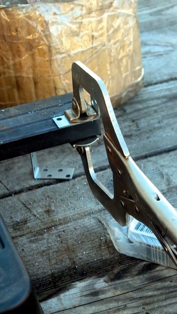 Как мебельный уголок закрепить к квадратной чёрной пр смотреть онлайн