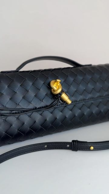 BOTEGGA VENETA Andiamo Clutch BOTEGGA VENETA Andiamo