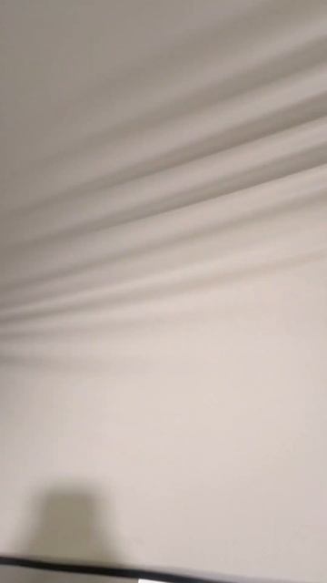 Добавили карниз в натяжной потолок от застройщика #visp