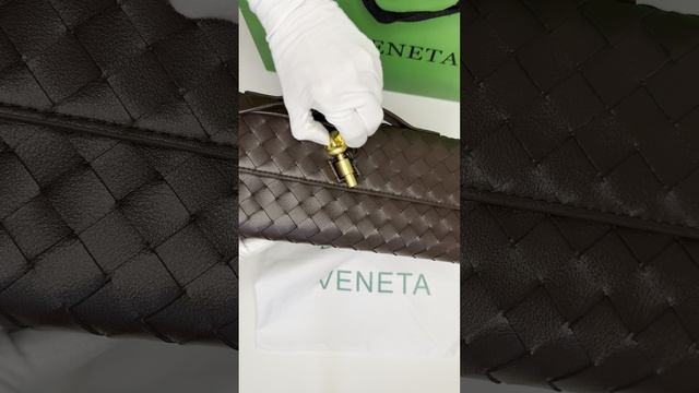 BOTEGGA VENETA Andiamo Clutch Fondant