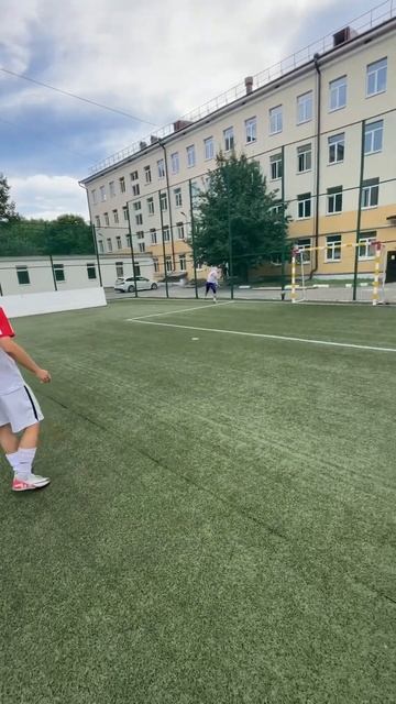 Какая точная ? ⚽️ #подача #навес #дриблинг смотреть онлайн
