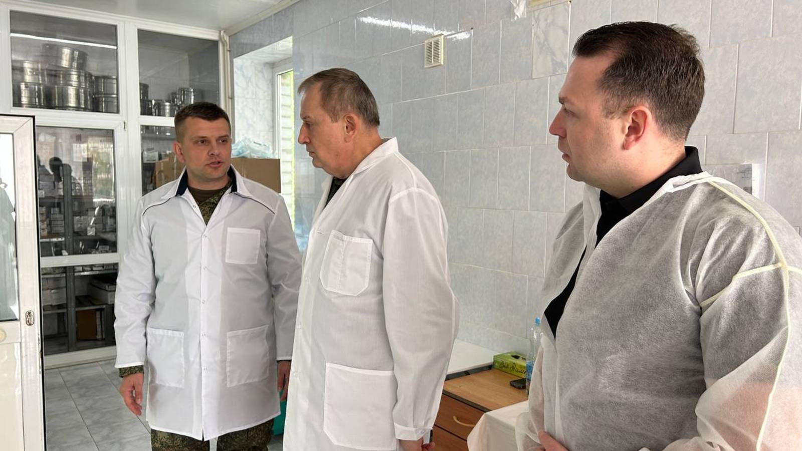 Губернатор Александр Дрозденко в прифронтовом госпитале