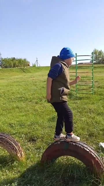 Суровые "Детские площадки" в деревне. смотреть онлайн