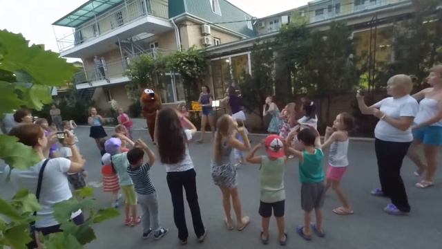 Дети танцуют в Кассандре смотреть онлайн