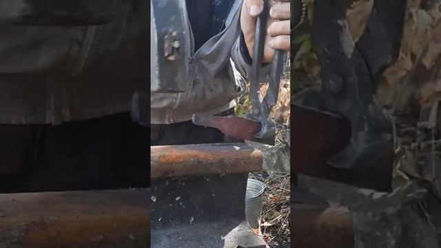 кую нож #ковкасвоимирукамивидео #якутскийнож #нож #нак смотреть онлайн