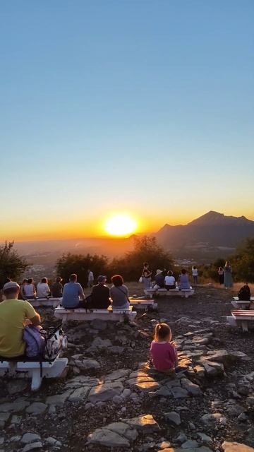 Просмотр заката на г. Машук, Пятигорск #закат #горы #пятигорск #машук #кавказ #kavkaz #sunset смотреть онлайн